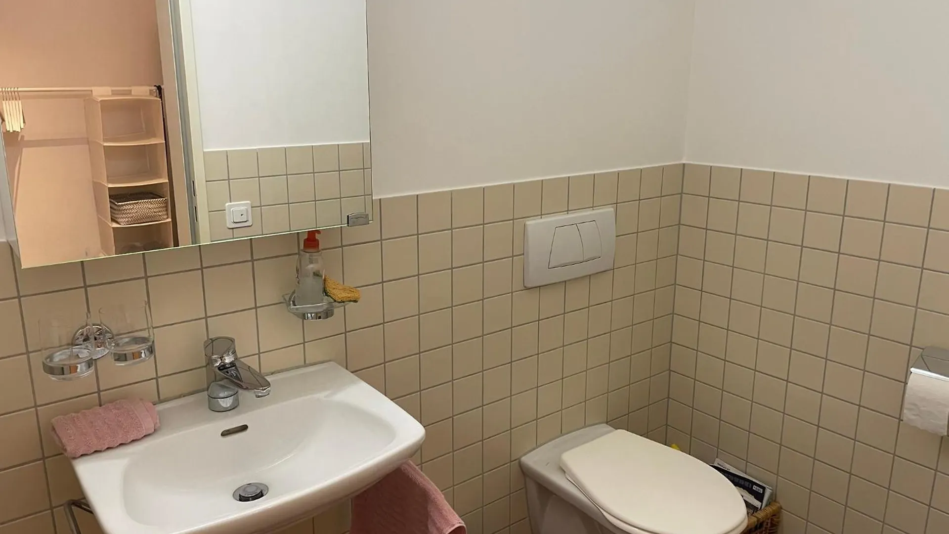 Private Room With Independent Entrance In Basel - Eurovision 2025